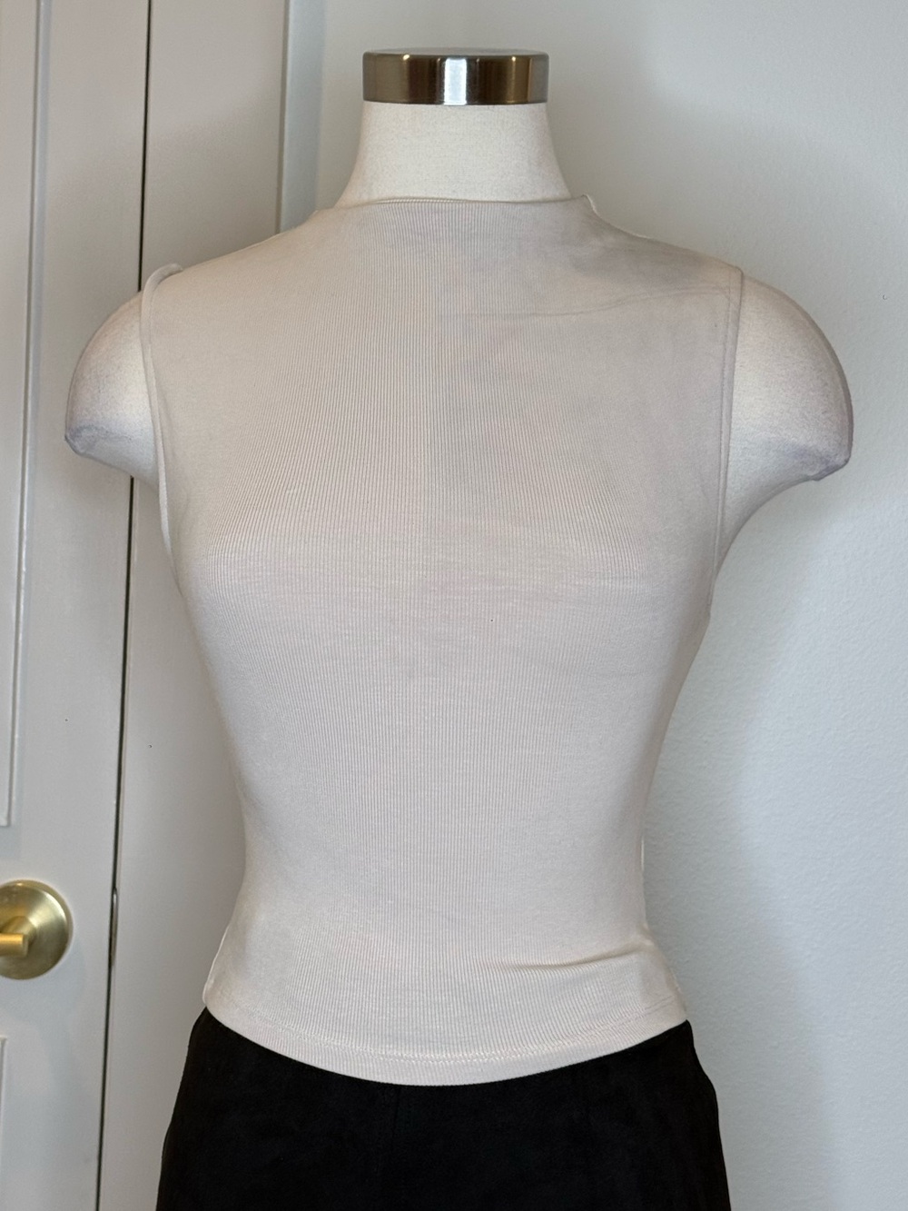 Sleeveless Mock Neck Women's Tank Top - Cream